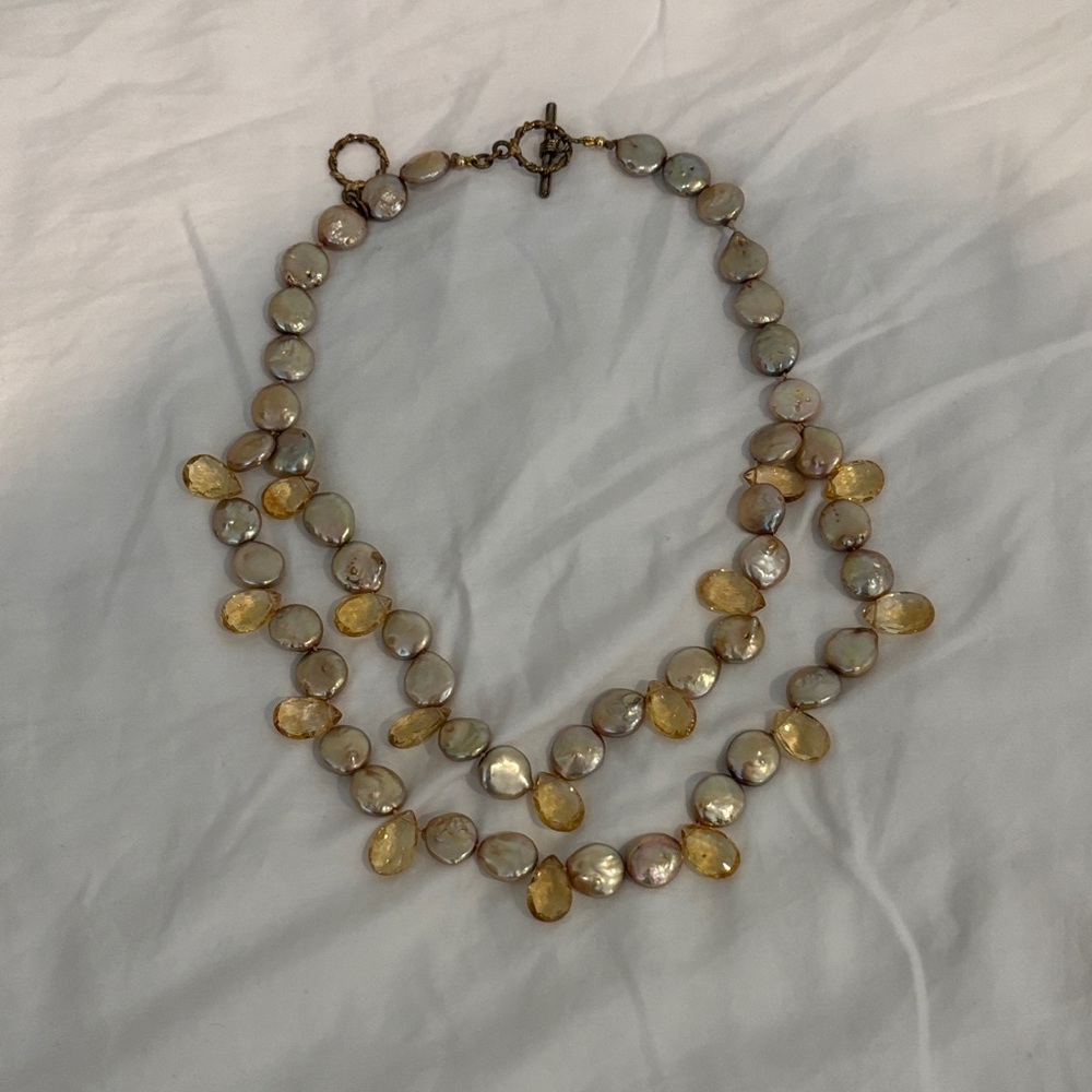 Elegant Faux Pearl and Gold Necklace